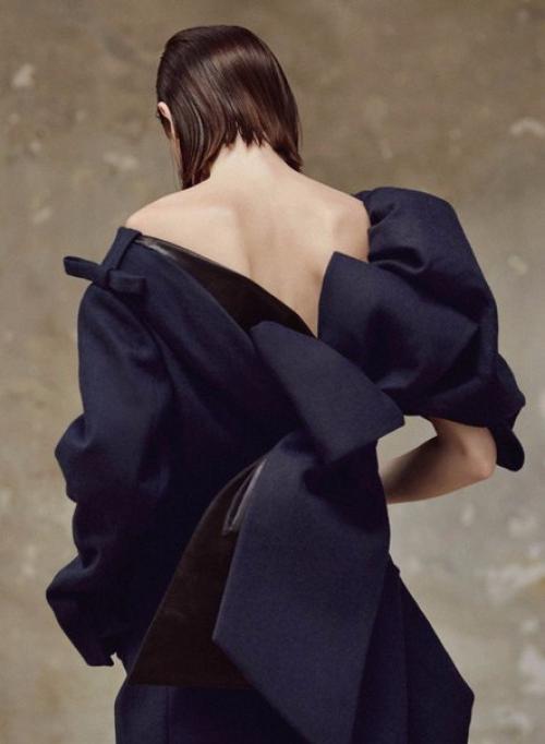 Неженская женственность.   Передо мной Анна обаятельная 27-летняя женщина в спортивном костюме.