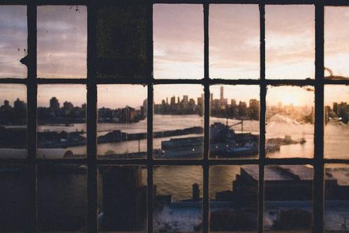 Протрите глаза, омойте сердца - и выше всего оцените тех, кто любит вас и кто к вам расположен.