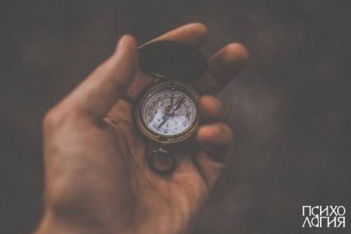 Счастье, - рассуждал Остап, - всегда приходит в последнюю минуту.