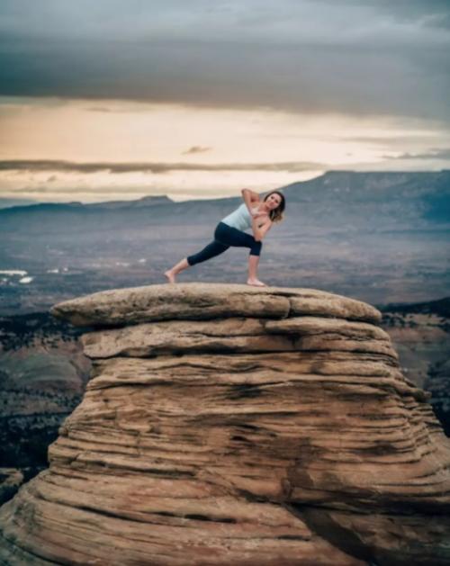 3 асаны для здорового кишечника.