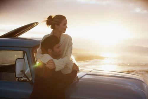 Мужчине отношения гораздо нужнее, чем женщине. 
