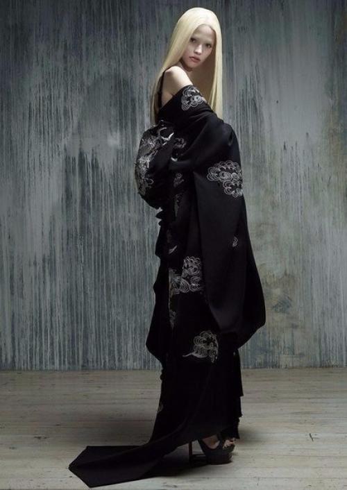 Одинокие женщины мужчин пугают.