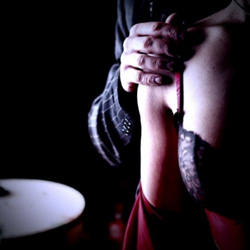 Настоящая любовь - это когда кто-то принимает тебя таким, кокой ты есть и мотивирует становиться лучше.