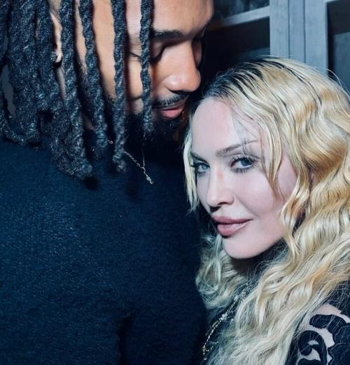 Мадонна, которой 67 лет, выходит замуж за 29-летнего бойфренда. 03