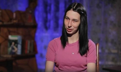 Помните Арину из бeрeмeннa в 16? 01