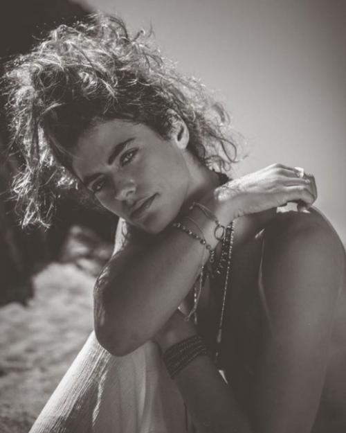 Элисон Ле борж - внучка того самого легендарного Алена Делона. 02