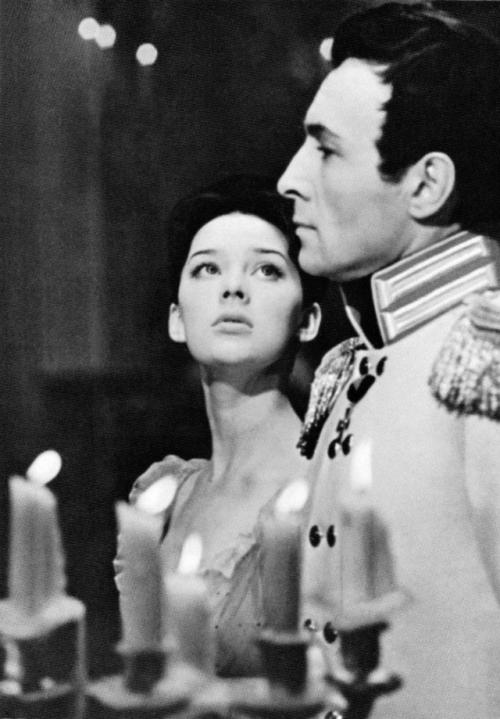 Людмила Савельева пришла на съёмочную площадку Войны и Мира совсем юной-ей едва исполнилось 20лет. 02