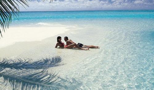 Человек, полный любви, находится в раю.