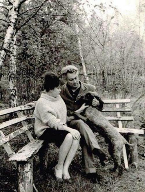 И если вы слишком душой огрубели - идите смягчиться не к водке, а к Белле. 05