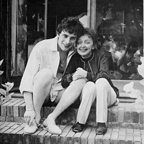 Ходили слухи, что он был корыстолюбив и жил за чужой счет.  