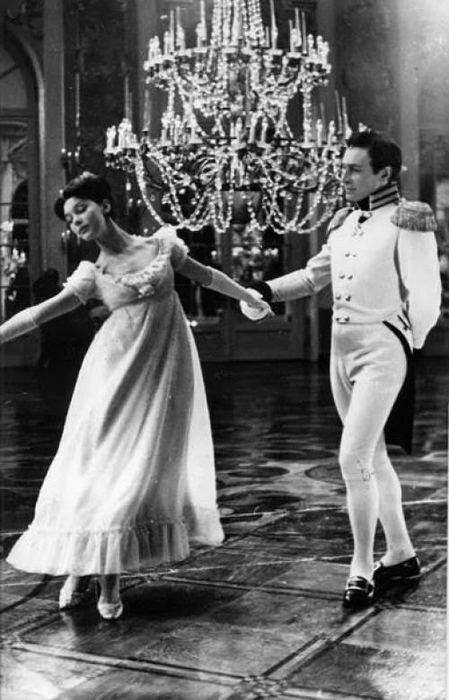 Людмила Савельева пришла на съёмочную площадку Войны и Мира совсем юной-ей едва исполнилось 20лет. 01