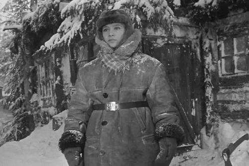 Поселок лесорубов, который в фильме Девчата обустраивали все герои, был построен рядом с мосфильмом, в овраге. 02