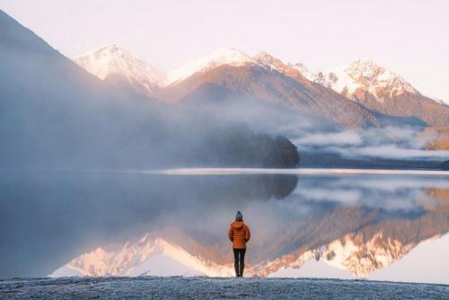 Никогда не сможешь вернуть человека, если он сам этого не захочет.