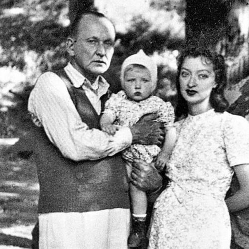 Раньше жили не спеша: история о жизни и смерти без суеты.

