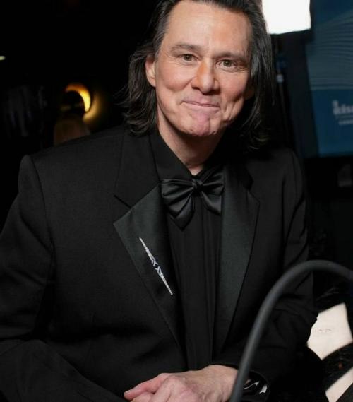 Блогер Алексис стоун шутит, что вместо Джима Керри в Париже был он.  