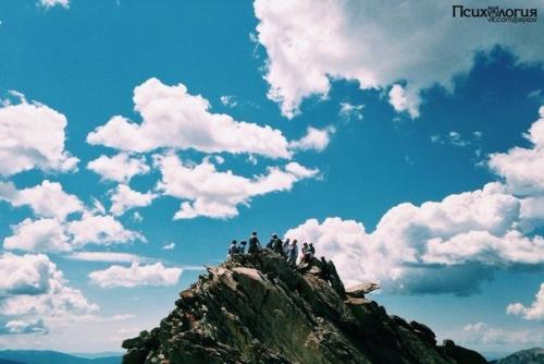 Своих людей ищите.

