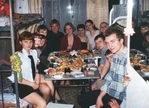 Так проходили обычные студенческие дни в общагах.


