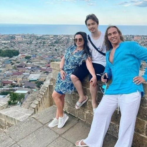 Наталья королёва призналась, что в первый же вечер их встречи с Тарзаном она поняла, что ждёт ребёнка.

