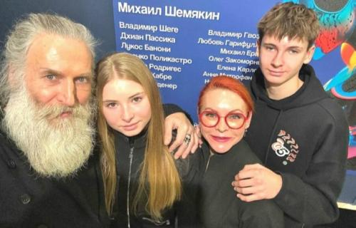 Как выглядят дети эпатажной пары джигурды и Анисиной: неожиданные факты о Мике и Эве. 06