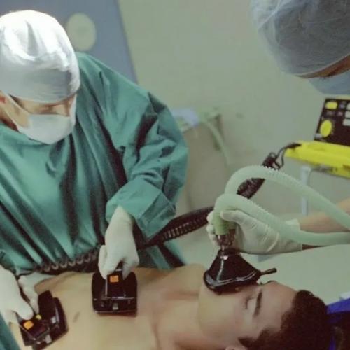 В сети активно обсуждают рисунок Юсуфа шакура, который он сделал после пережитой клинической смерти. 02