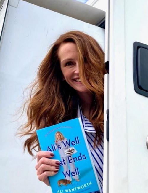 Сбежавшие невесты: шокирующие истории о звёздах, так и не сказавших да. 02