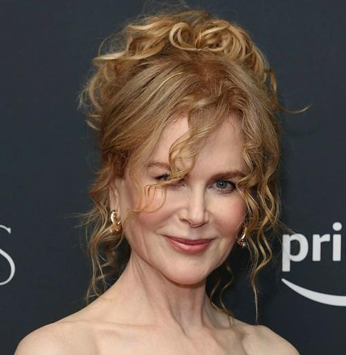 Николь кидман решила обучиться професии, суть которой - поддерживать человека перед смертью. 
