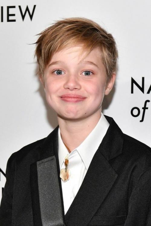 Уже официально дочь Анджелины Джоли и Брэда питта решительно настроена сменить пол! 02