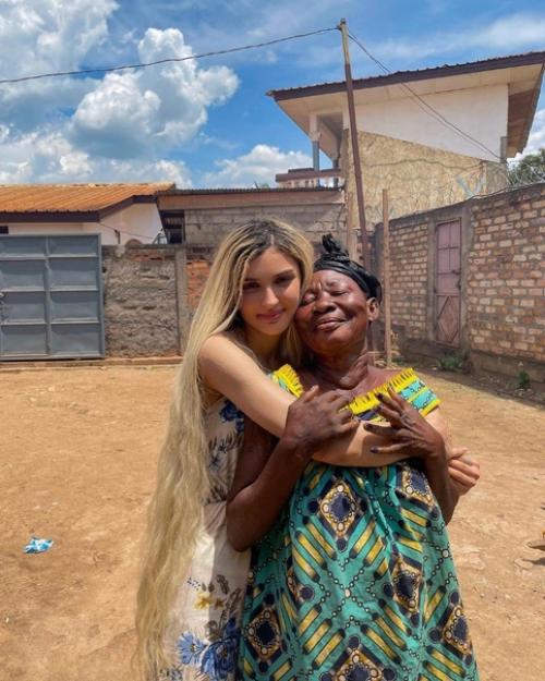 Известная тиктокерша и блогер Дина саева отправилась в Африку, чтобы накормить детей!