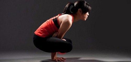 Толасана - поза весов.