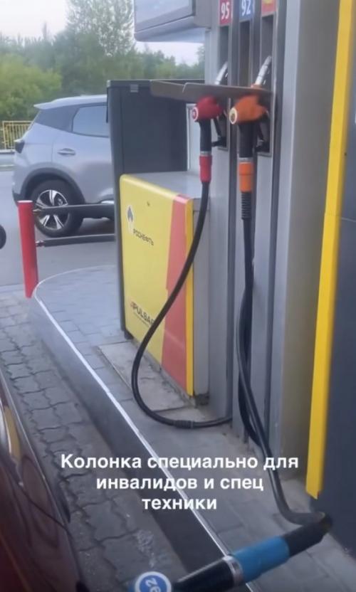 В Пензе девушка взяла в Аренду ребёнка - инвалида, чтобы не стоять в очереди на АЗС. 04