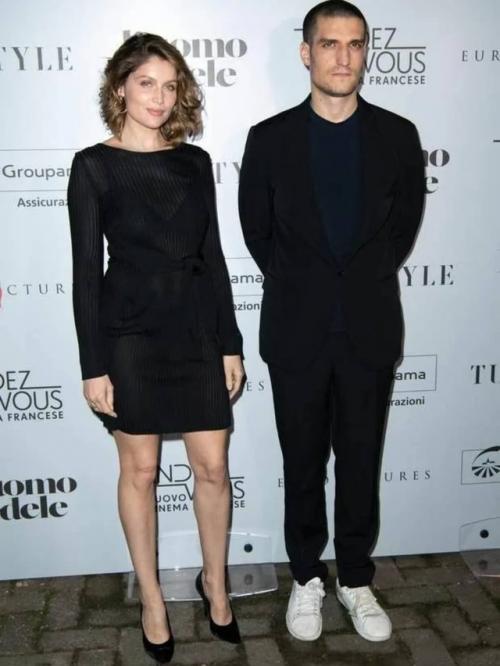 Модель Летиция каста и актер Луи гаррель разводятся после десяти лет отношений. 05
