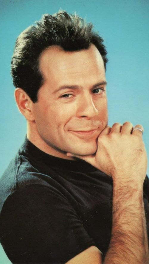 Брюс Уиллис в отдельный дом из-за прогрессирующей деменции отселен. 04