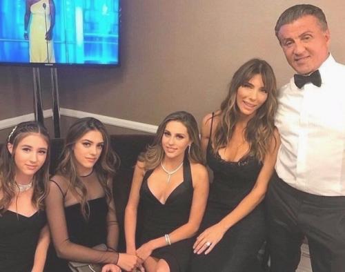 Сильвестр сталоне и его цветник! 01