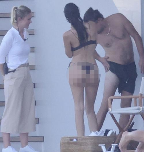 Леонардо дикаприо попал в неприятности во время романтического заплыва: медуза ужалила актера. 01