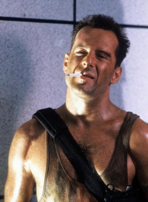 Брюс Уиллис в отдельный дом из-за прогрессирующей деменции отселен. 08