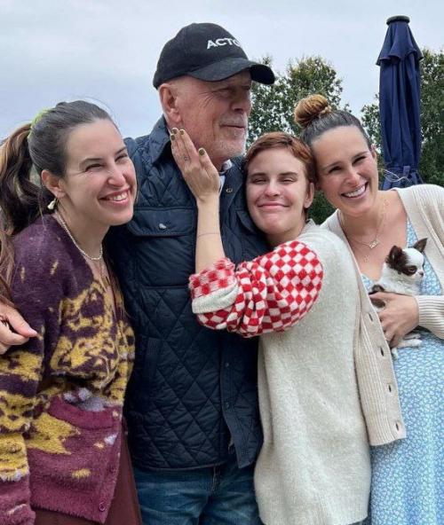 Брюс Уиллис в отдельный дом из-за прогрессирующей деменции отселен. 01