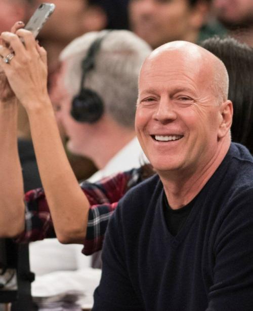 Брюс Уиллис в отдельный дом из-за прогрессирующей деменции отселен. 07