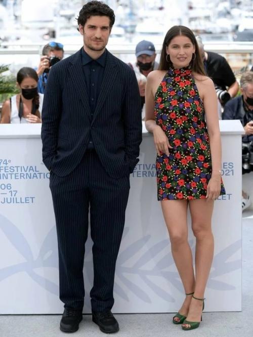 Модель Летиция каста и актер Луи гаррель разводятся после десяти лет отношений. 06