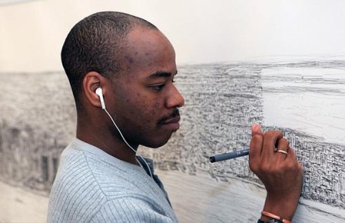 Художник Стивен уилтшир (Stephen Wiltshire), страдающий аутизмом, нарисовал гигантскую пятиметровую панораму Нью-йорка.
