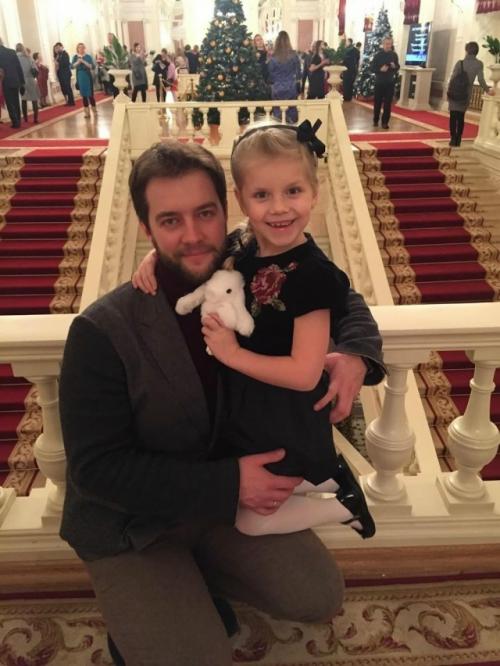 Екатерина волкова вышла в свет со своей очаровательной дочкой Лизой. 02