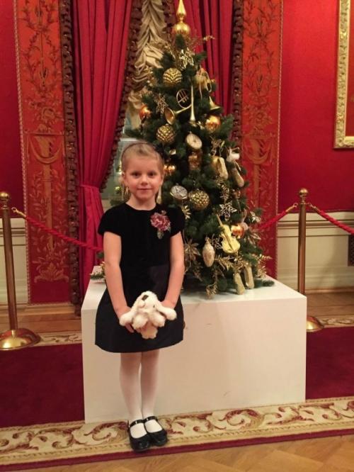 Екатерина волкова вышла в свет со своей очаровательной дочкой Лизой. 03