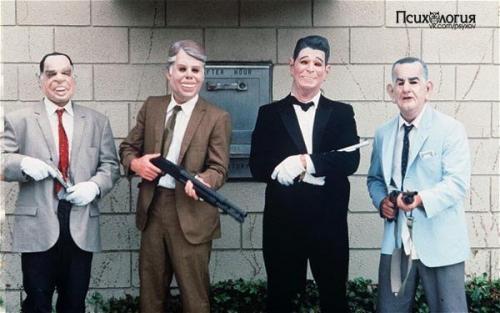 Рассказывают, что когда-то, в далёкой провинции, грабители зашли в банк. 
