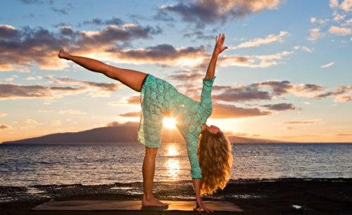 Ардха чандрасана - поза полумесяца.