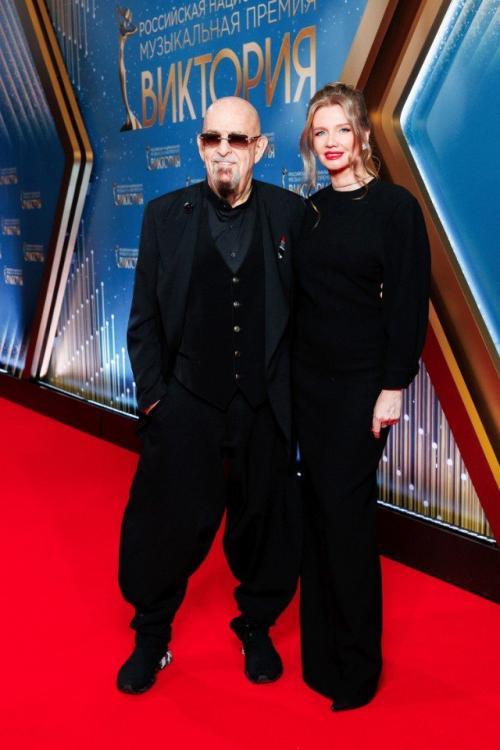 Михаил шуфутинский на своей давней возлюбленной Светлане уразовой женился. 01