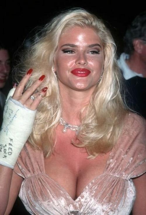 Анна Николь Смит (Вики линн хоган) - американская супермодель, актриса, девушка журнала Playboy 1993-го года и секс - символ 1990-х годов. 01