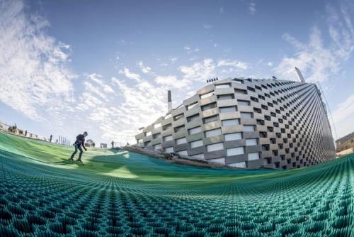 На фотографиях мусороперерабатывающий завод в Копенгагене. 01