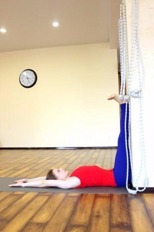 Комплекс упражнений будет эффективен при остеохондрозе и протрузиях.