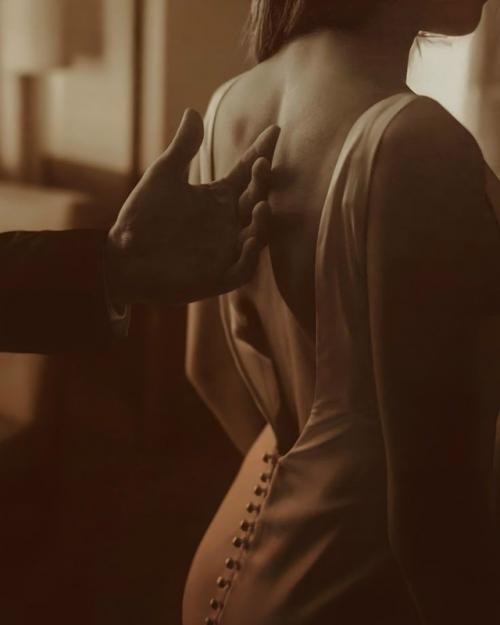 Врачи всё чаще говорят о том, что зимой интимная жизнь может быть даже полезнее, чем в тёплое время года.

