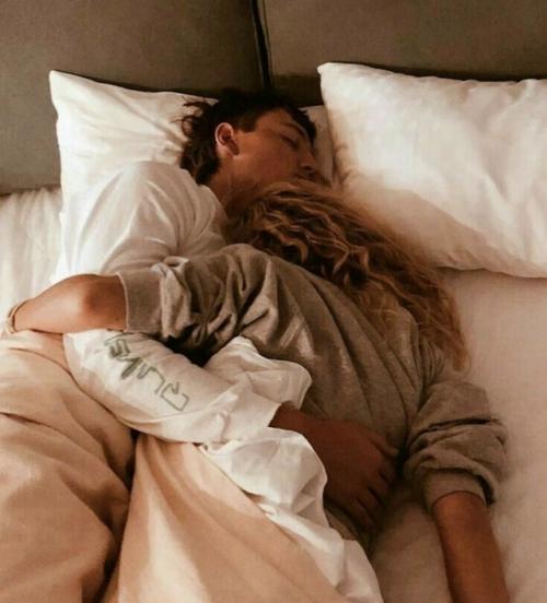 Женщины, которые спят отдельно от мужчин, живут дольше - уверены интернет - психологи.
