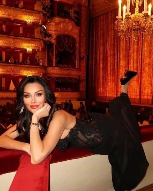 Обязали бы две Недели Мыть Полы: цискаридзе разнес ведущую России 24, которая разлеглась в большом театре. 01 Обязали бы две Недели Мыть Полы: цискаридзе разнес ведущую России 24, которая разлеглась в большом театре. 01